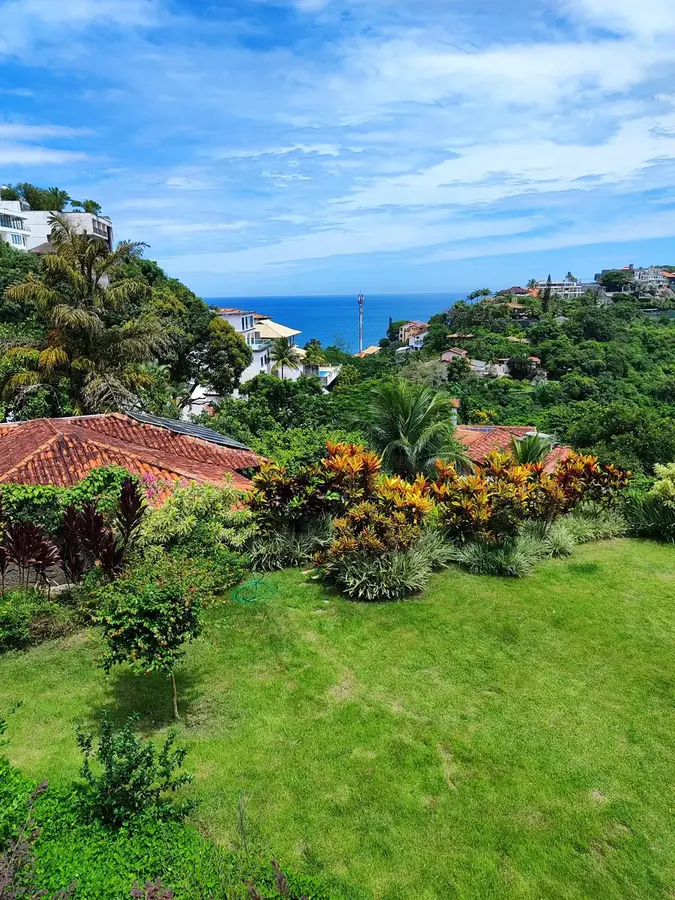 Paisagismo Residencial em Terreno Inclinado — Joá